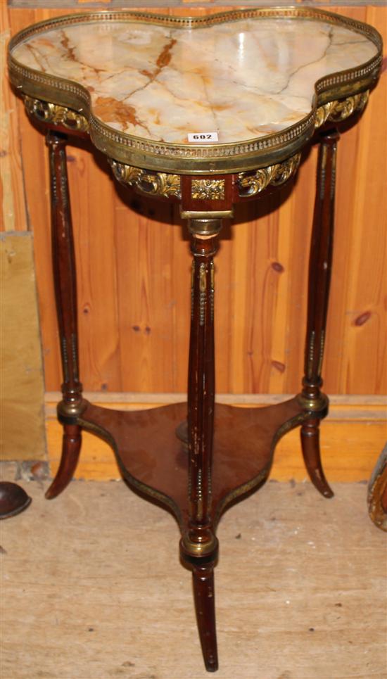 Marble 2 tier heart shaped table(-)